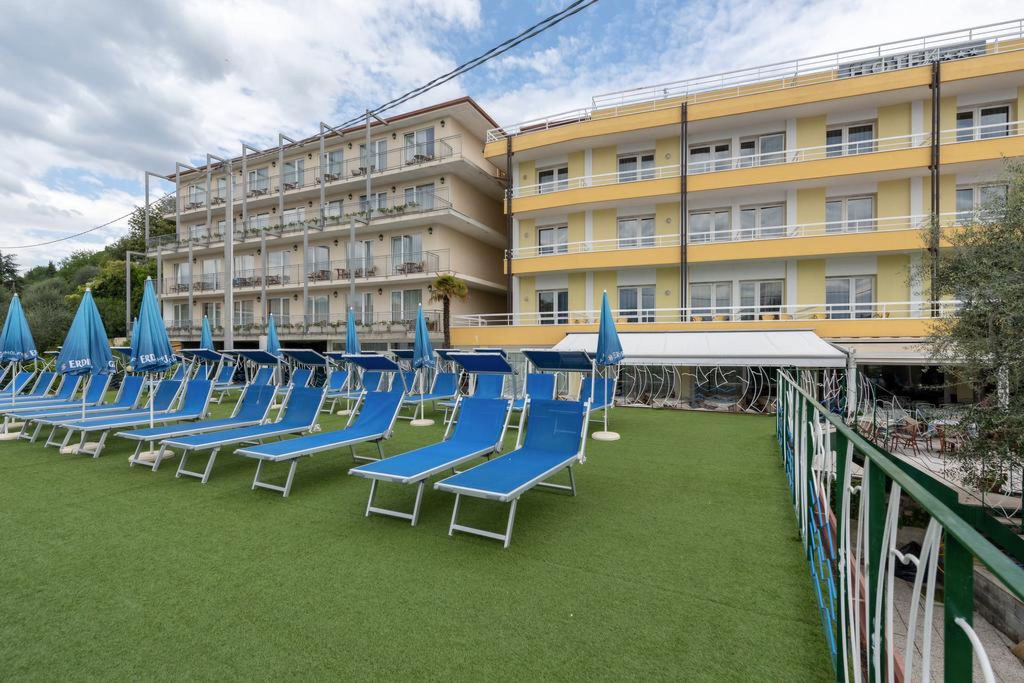 Hotel Internazionale Torri Del Benaco Extérieur photo