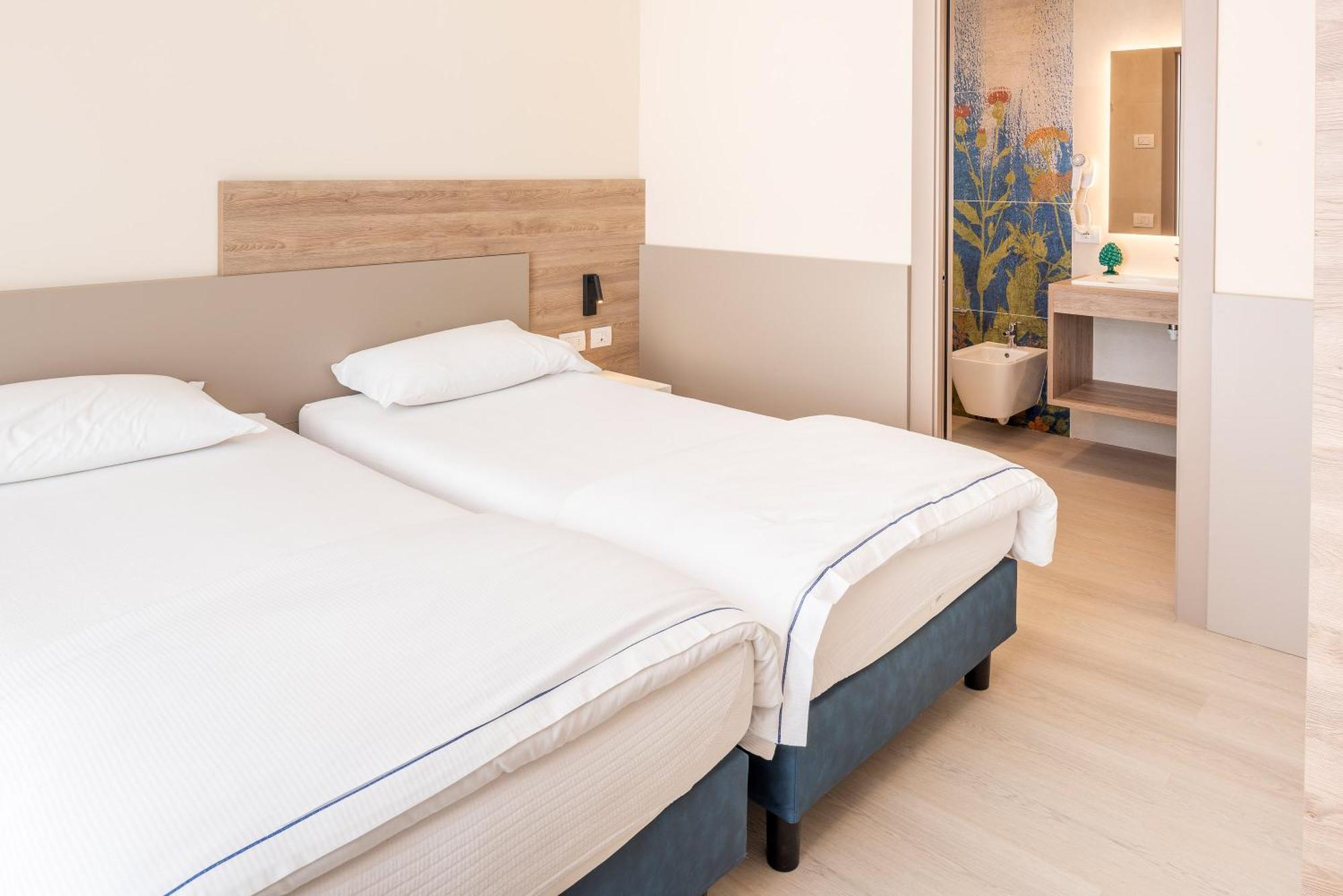Hotel Internazionale Torri Del Benaco Extérieur photo