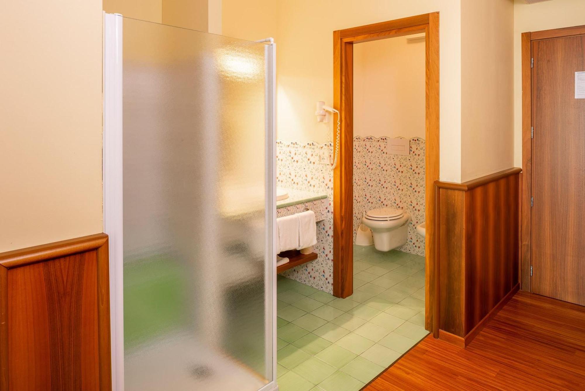 Hotel Internazionale Torri Del Benaco Extérieur photo