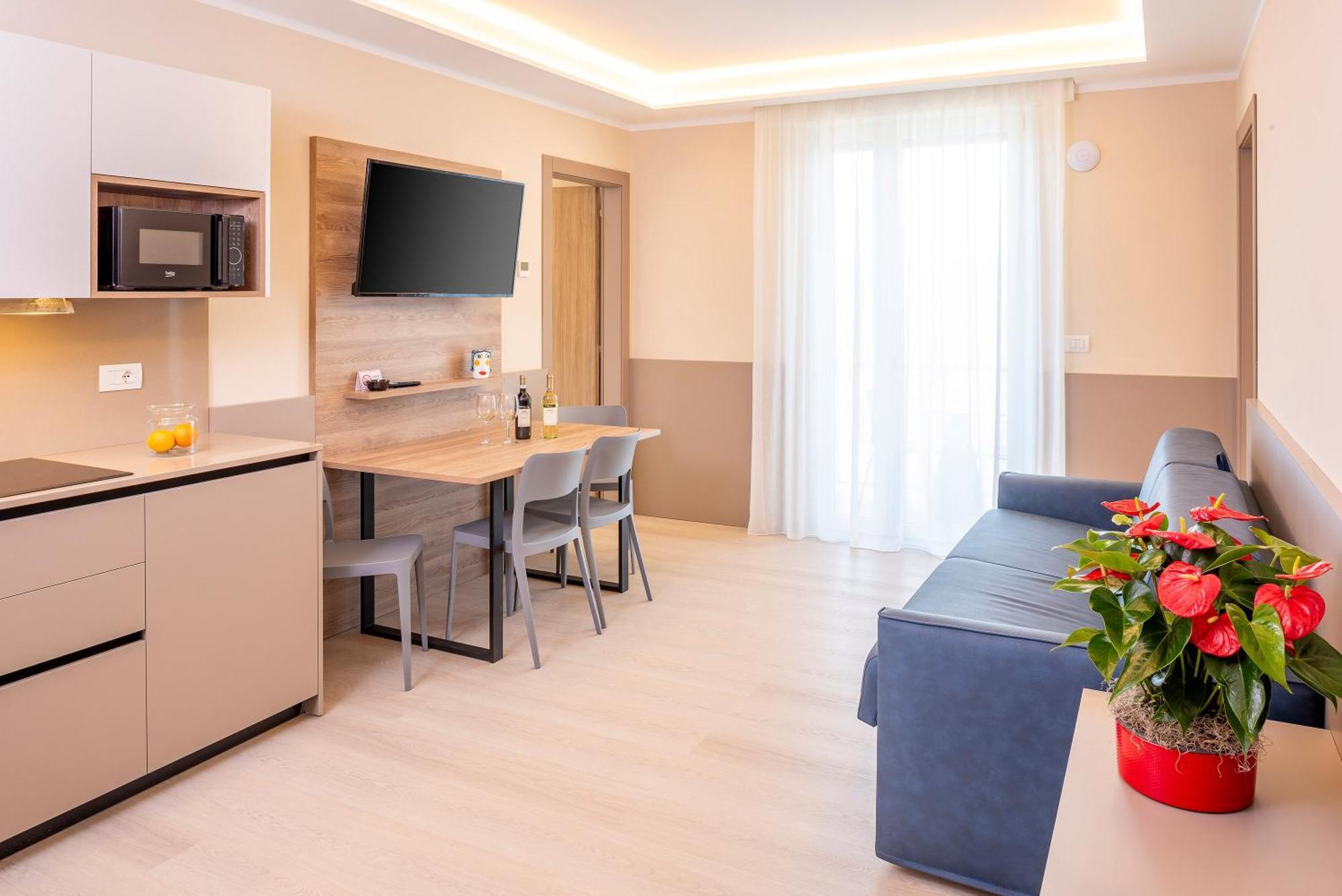 Hotel Internazionale Torri Del Benaco Extérieur photo