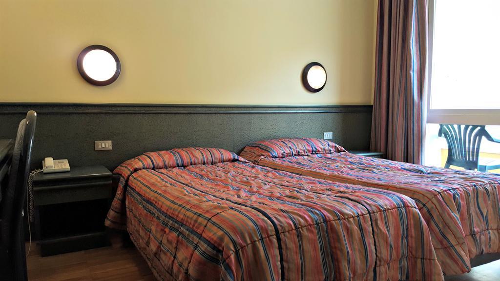 Hotel Internazionale Torri Del Benaco Extérieur photo